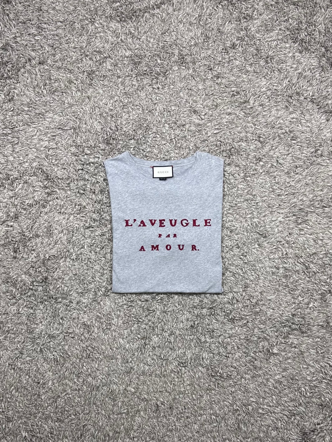 Gucci T-shirt traforata con scritta rossa