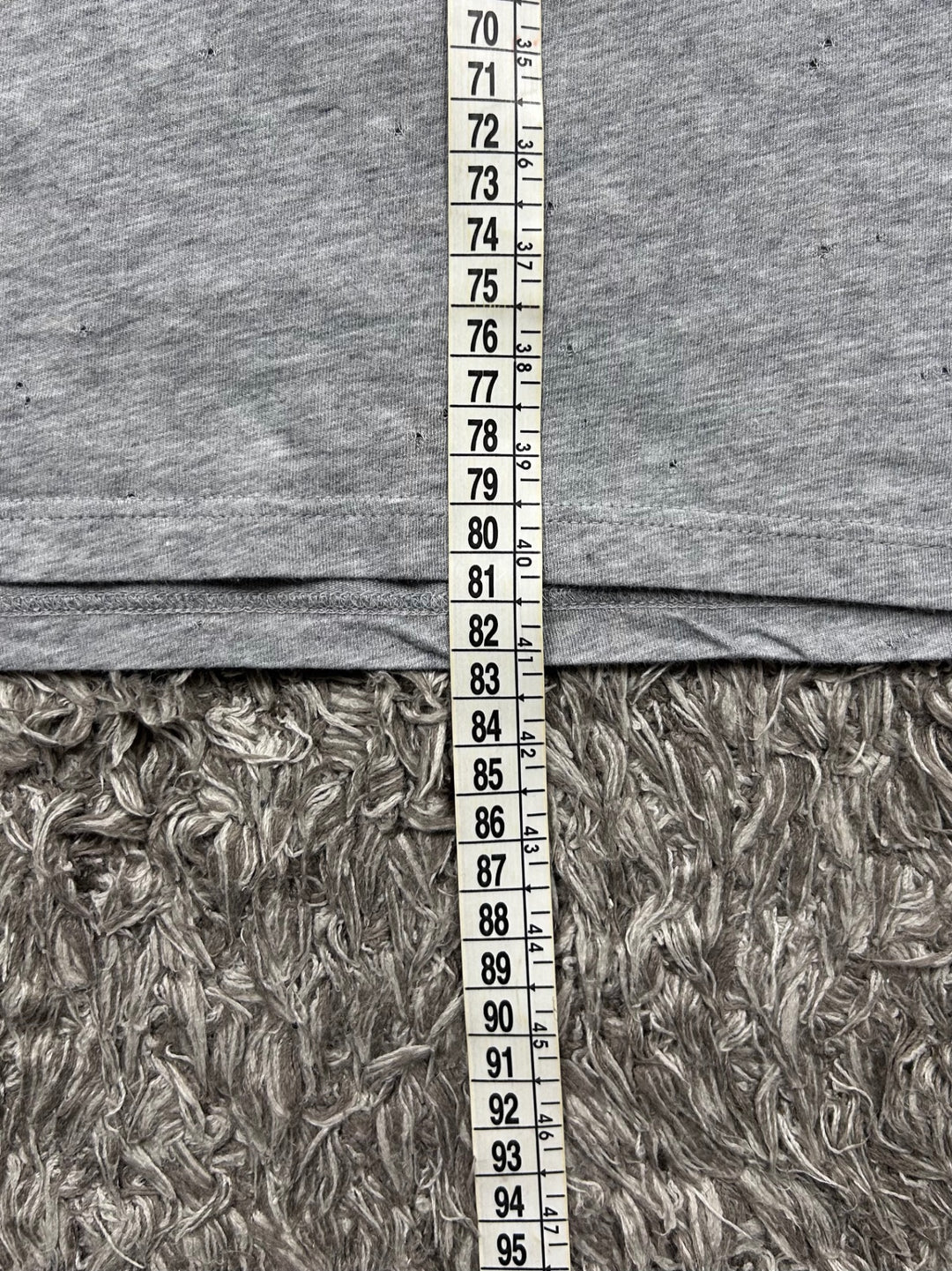 Gucci T-shirt traforata con scritta rossa